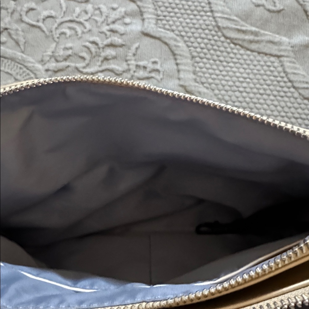 IHKWIP The City Chic Double Entry Crossbody - Gold - Picture 5 of 9